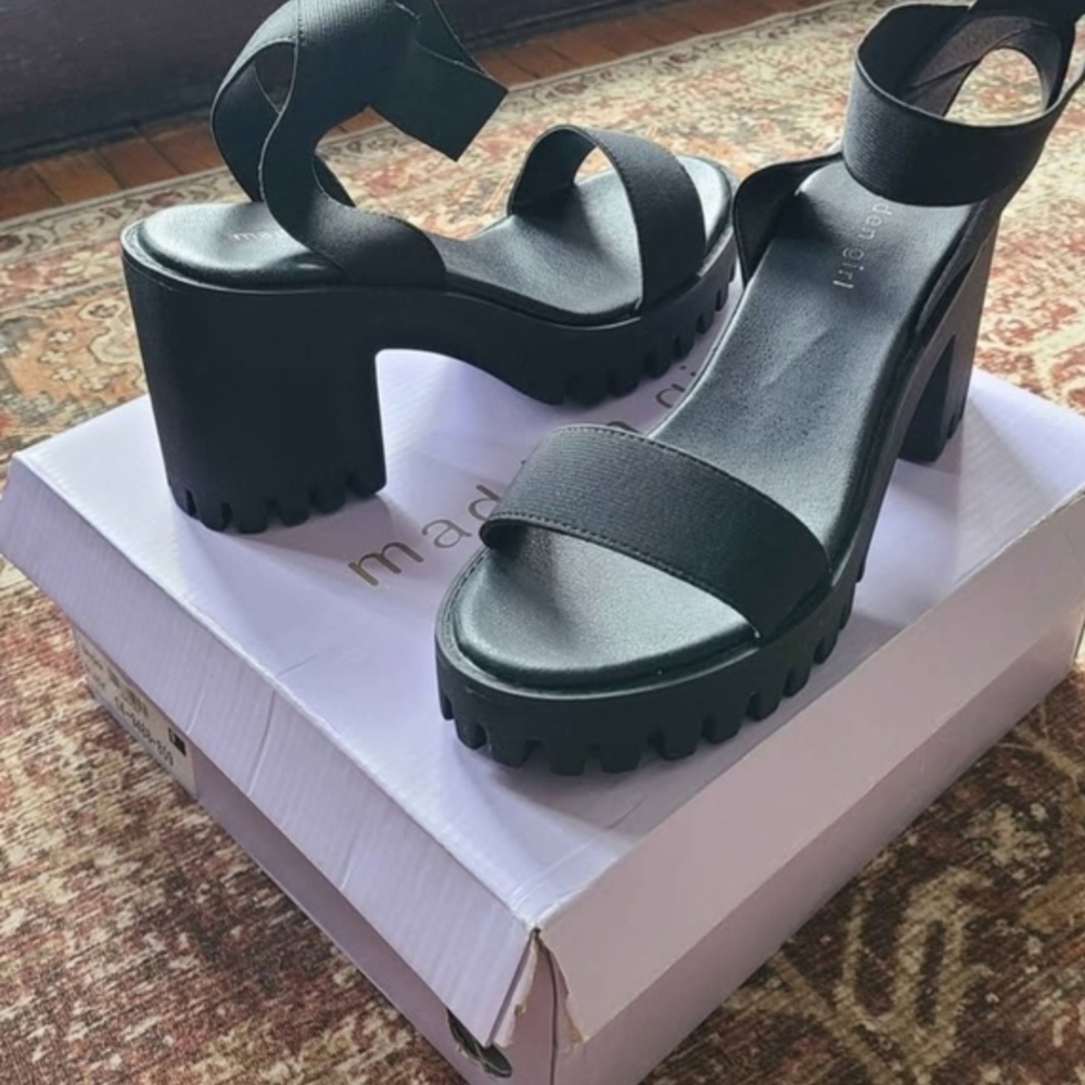 Steve Madden Black Platform Sandals